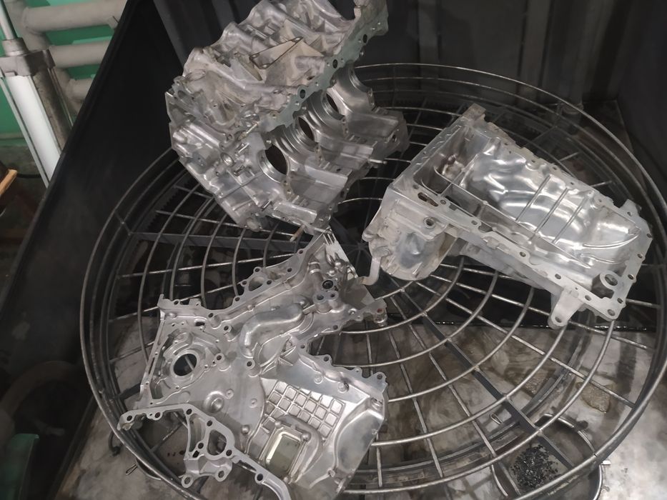 Мойка деталей двигателя.