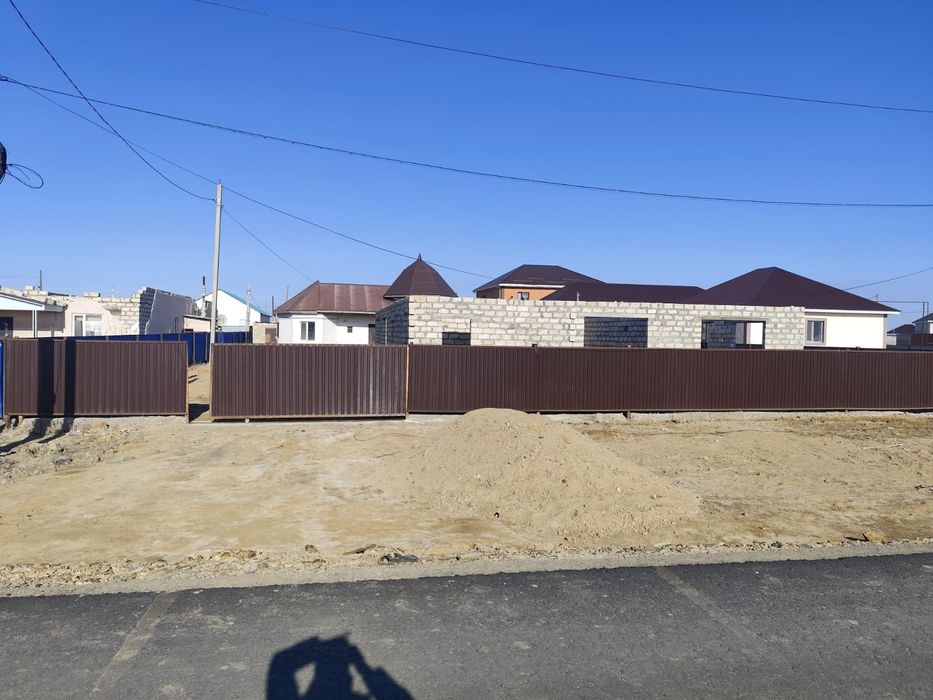 Тез арада 3 бөлмелі сарай, көтеріліп тұрған пәтерімен  сатылады