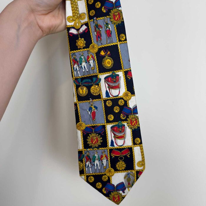 Вратовръзка на Kenzo