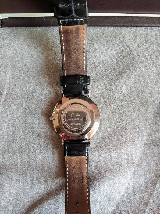 Дамски часовници Daniel Wellington и Triwa