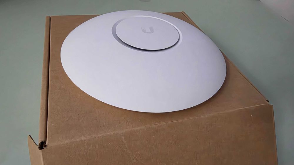 Access Point Ubiquiti UniFi AC Pro, Wi-Fi 2,4 GHz si 5 GHz, UAP-AC-PRO
