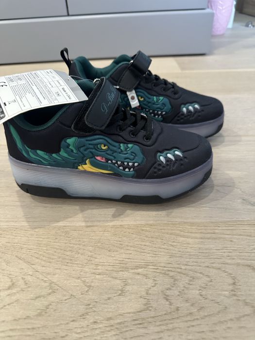 Обувки/ маратонки с колелца, светещи