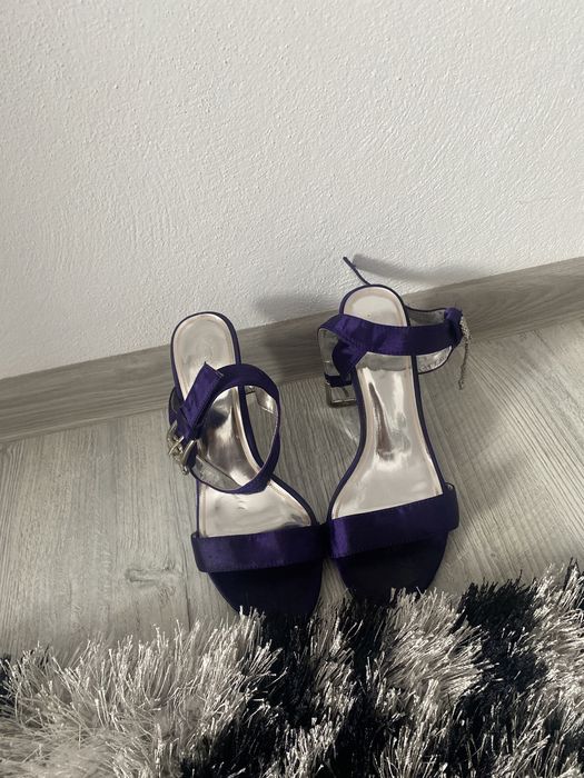 Sandale cu toc elegante