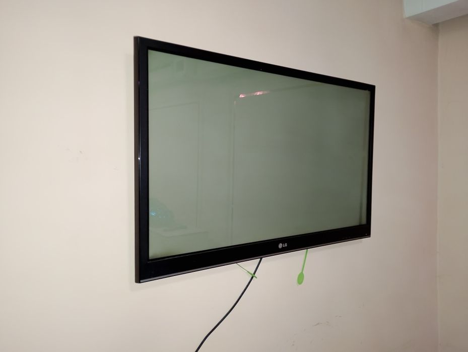 Телевизор LG 110см