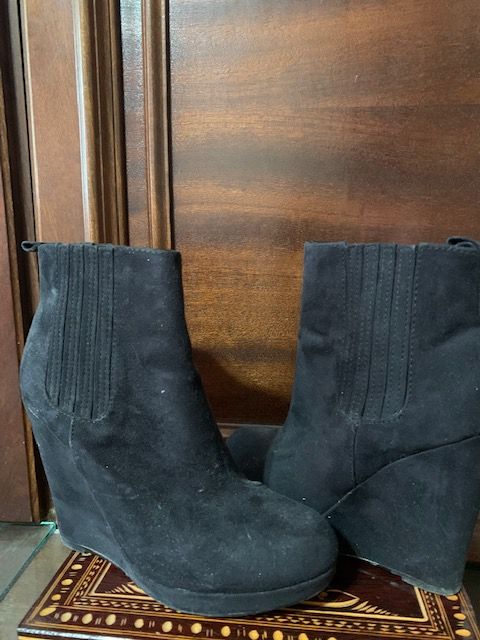 Cizme piele intoarsa HM