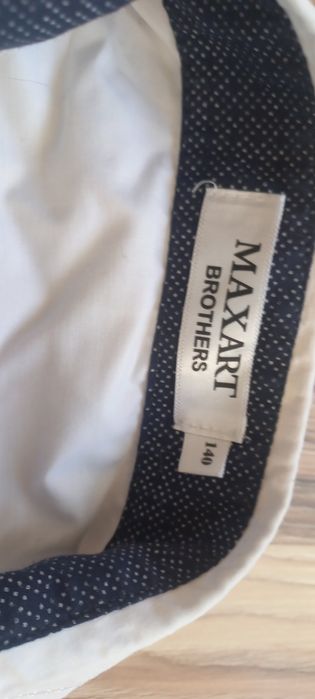 Продаются рубашки.