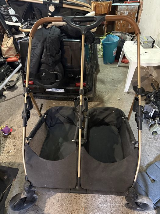 Количка за близнаци