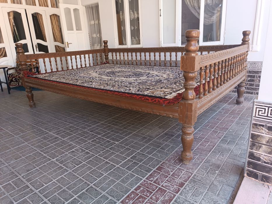 Срочно продаю! Топчан из дерево орех