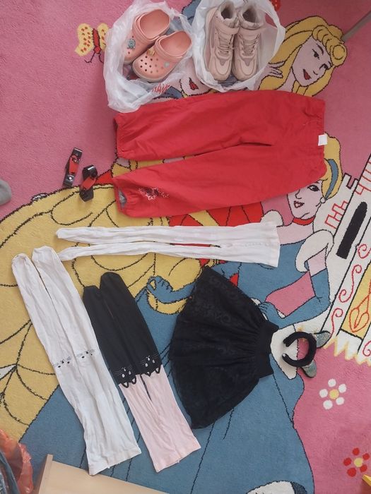 Продам два пакета вещей детских и обувь