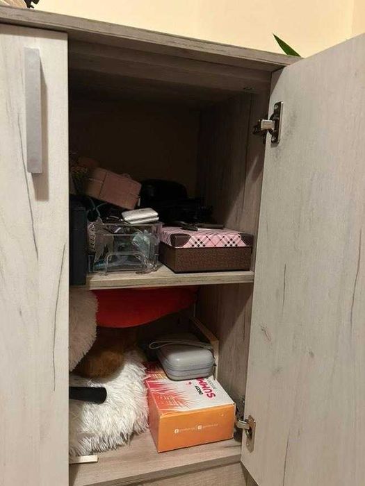 Трикрилен гардероб и скрин – екрю/светлокафяви, леко винтидж