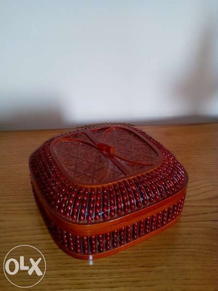 Вази, декоративни купи и кутии