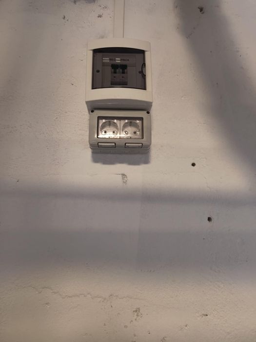 Închiriez garaj sub bloc  zona Modern -Telegrafului