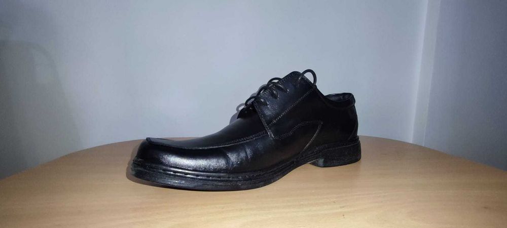 Vand pantofi piele