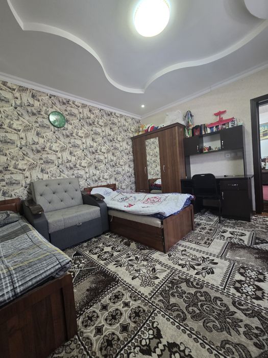 Кибрай тумани Бурота махалласида 8 сотих 7 хонали уй сотилади.