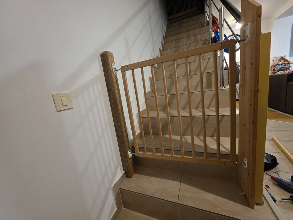 Poarta siguranta scari