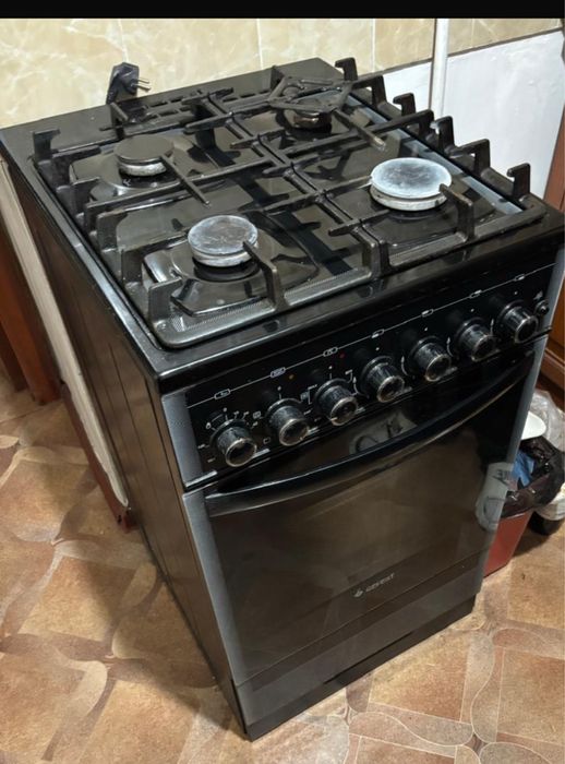 Срочно продам газовую плиту Gefest