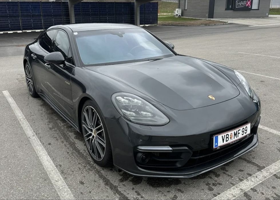 PORSCHE Panamera