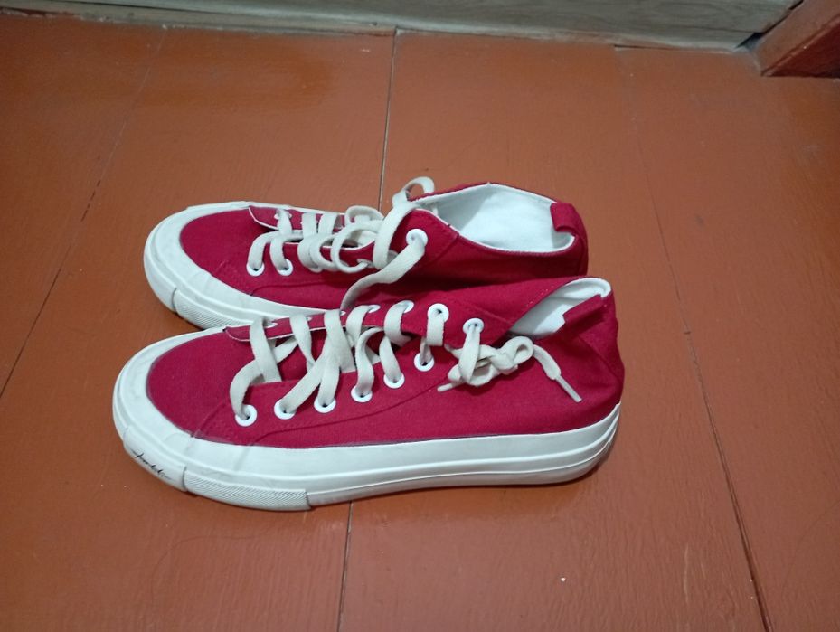 Кеды и кроссовки.