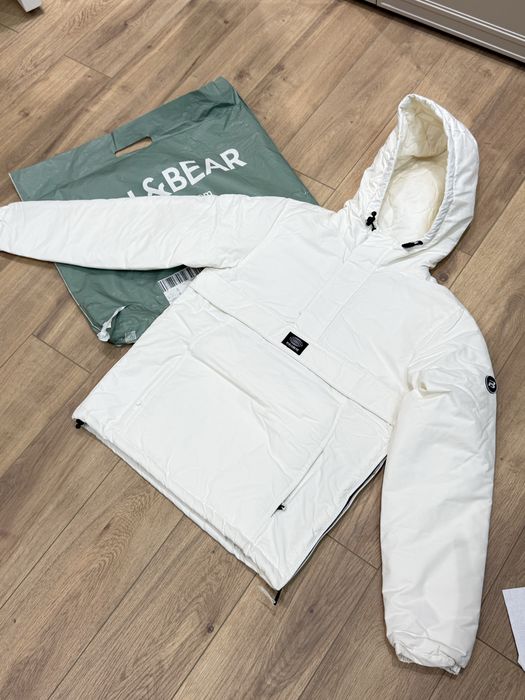 Продам белую куртку худи (кенгуру) Pull&Bear