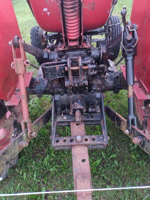 Vând tractor Utb445