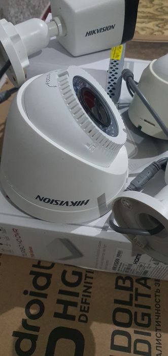 Hikvision kamera 4 kanalni + 4 kamera