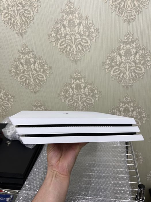 Ps 4 pro  1 tb  1 orginal jostik   Proshifkas 11.00