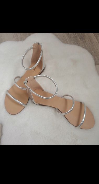 Sandale cu barete