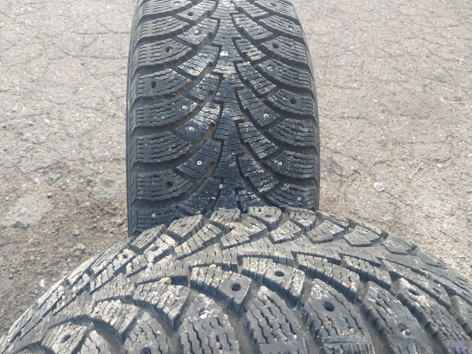 2 шины Nokian 205 50 R16.
