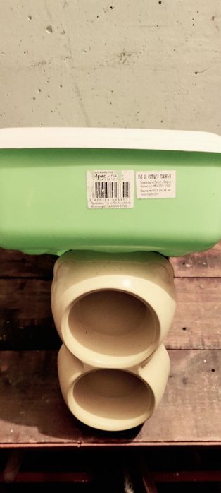 Съд за котешка тоалетна и купичка за храна