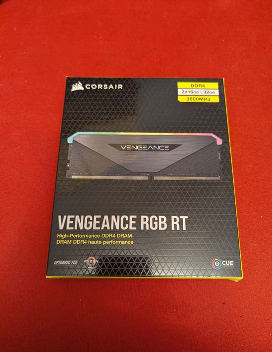 32GB (2x16GB) DDR4 RAM памет: Corsair Vengeance RGB RT, DDR4-3600 CL16