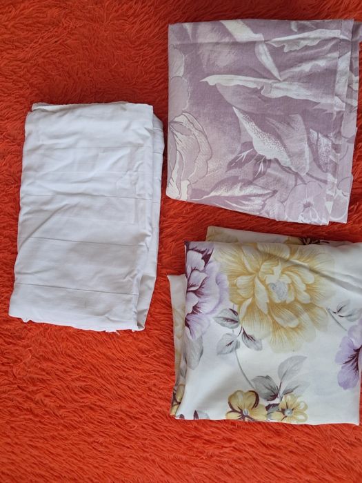 Два пододеяльника и три наволочки.
