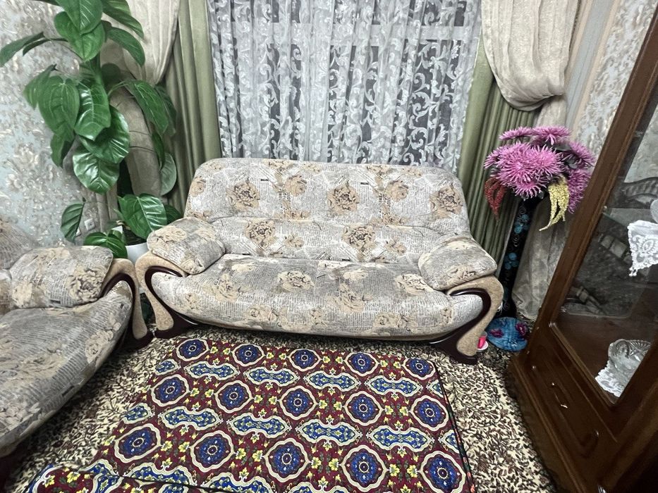 Диван с креслом, эргономичный фасон