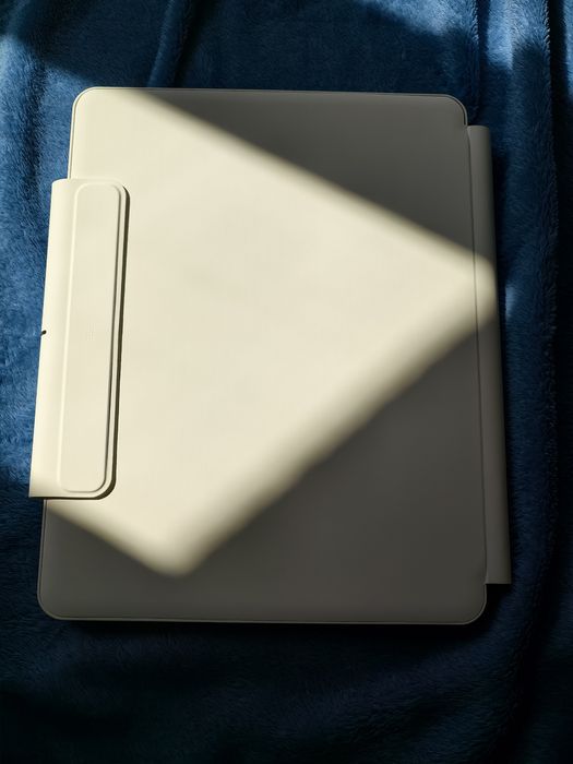 Калъф с клавиатура за iPad Pro 13 M4/M5 ESR Rebound Magnetic Keyboard Case 360 - бял