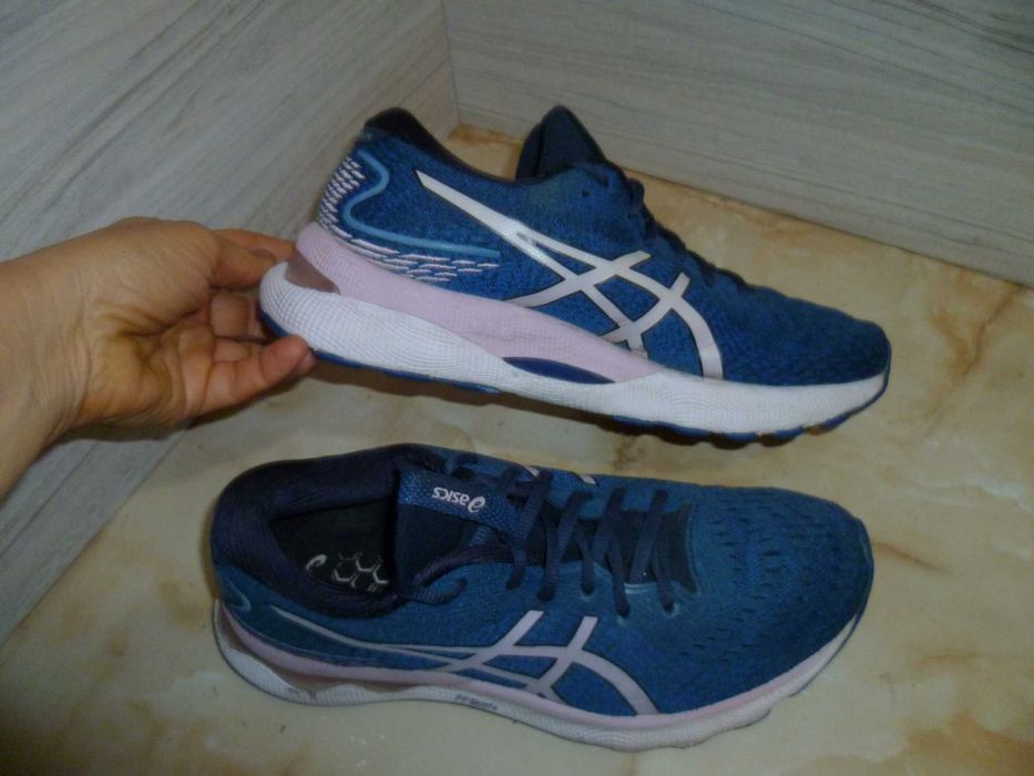 ASICS маратонки
