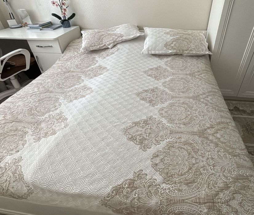 Продам двухспальнюю кровать