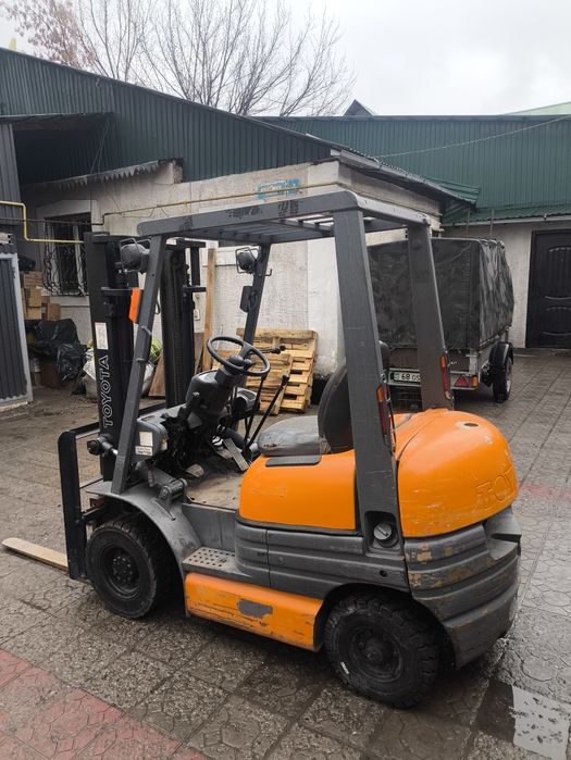 Вилочный погрузчик , бензин