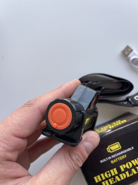 • Lanterna LED • Prindere magnetica / cap •