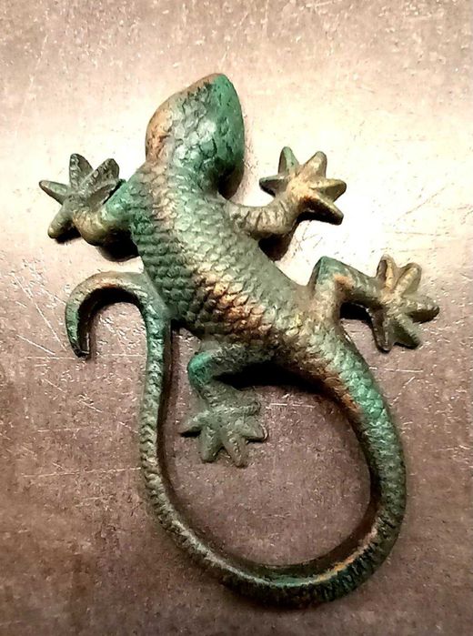 Статуетка ваза свещник плетени цветя бутилка и чаши кутии за подправки