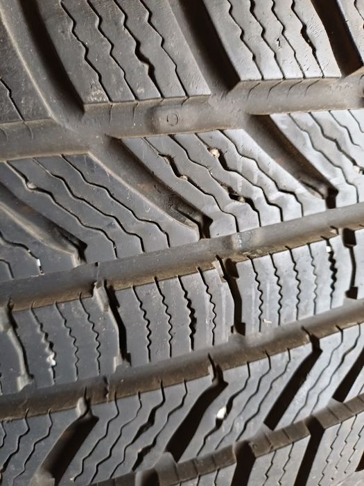 Гуми 215/55/17 Континентал