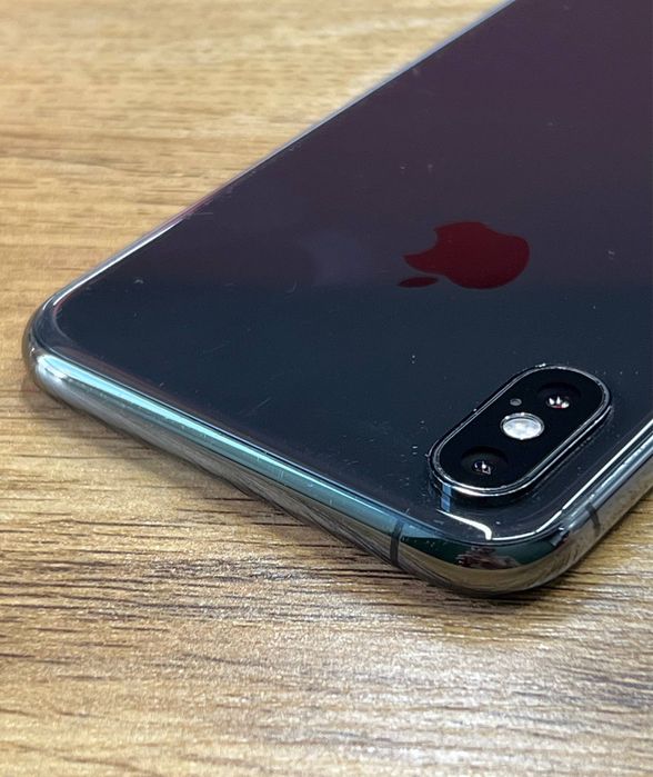 iPhone Xs в отличном состоянии