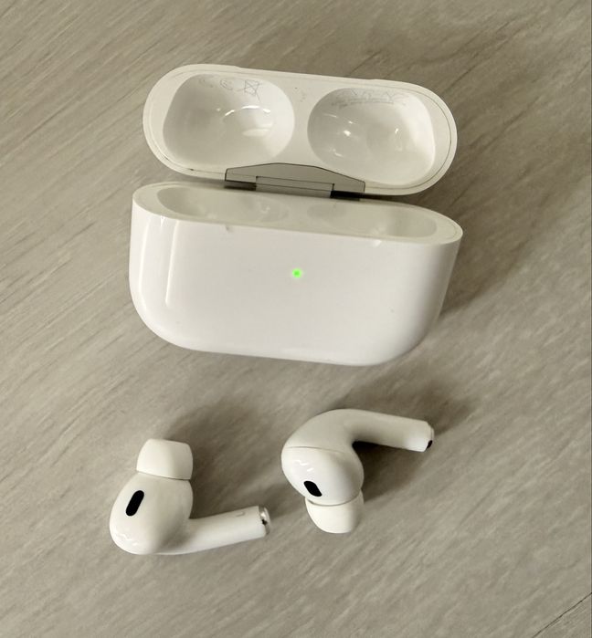 AirPods Pro 2, perfect funcționale și în stare excelentă. Produsul este  exact cum se vede in poze.