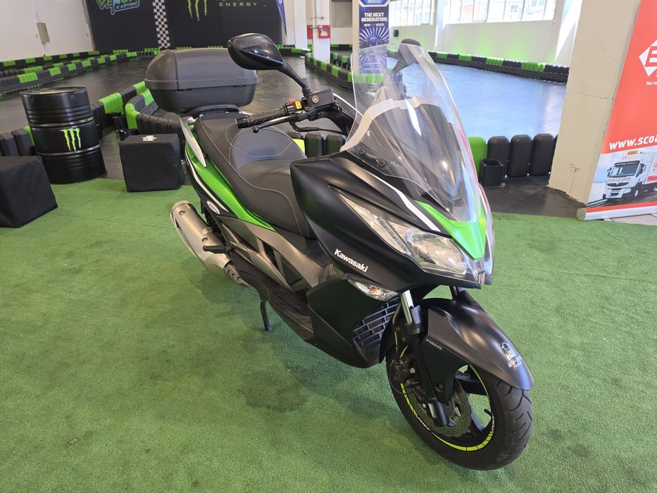 Kawasaki J300 Maxi Scooter