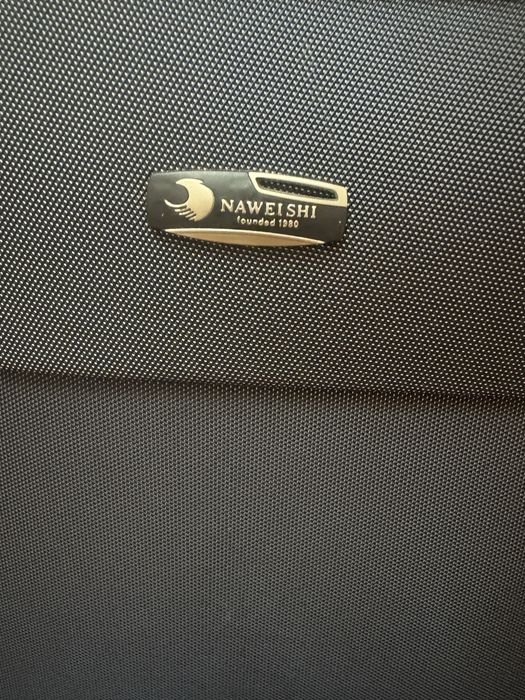 Продается новый чемодан размер L,