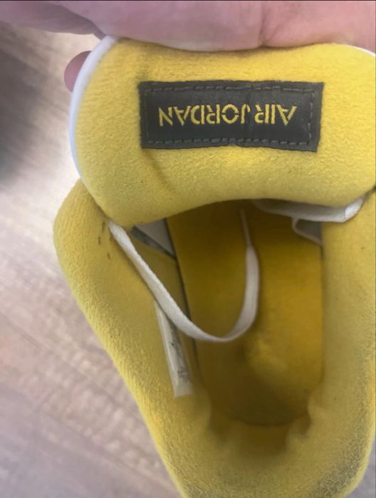 Jordan 4 vivid sulfur