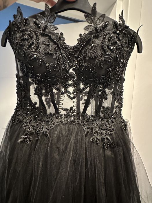 Черно бална рокля
