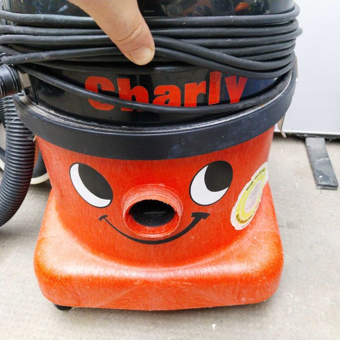 НАЙ ДОБРАТА ОФЕРТА Перяща прахосмукачка екстрактор Numatic Charly