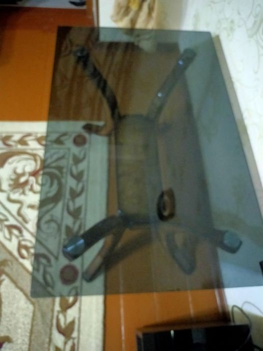 СРОЧНО. Продам стеклянный журнальный столик