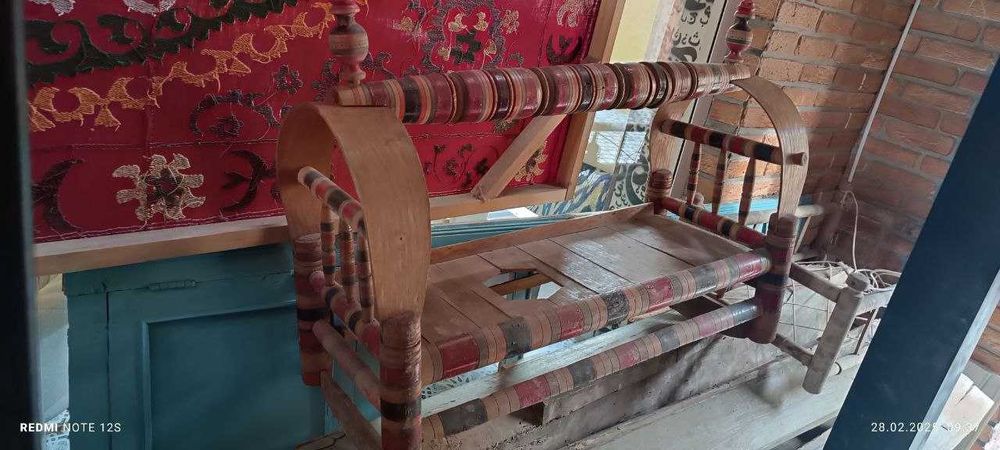 Антикварный детский люлька и качели  продаются цена договорная.