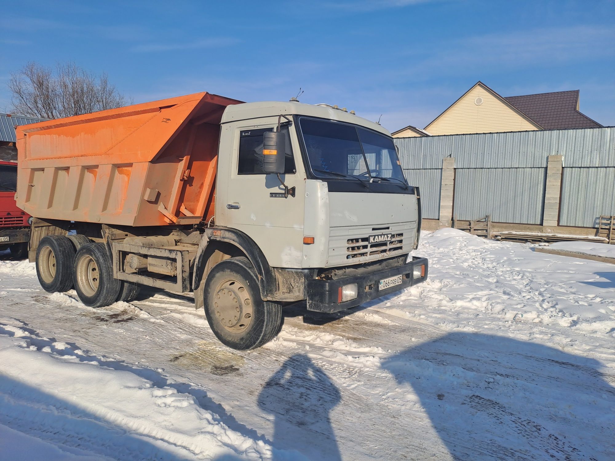 Вывоз мусора и доставка камаз песок мытый - Сырьё / материалы Алматы на Olx