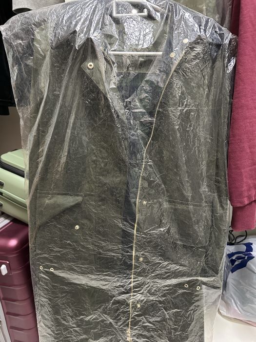 тренч от бренда Манго